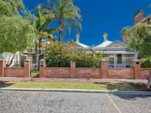 myOZexp Palmerston Lodge - Perth