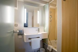 Hotels B&B HOTEL Moulins : Chambre Double