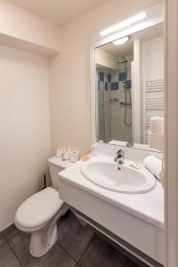 Hotels The Originals Boutique, Hotel Le Cap, Gap Sud : Studio Lits Jumeaux - Vue sur Jardin