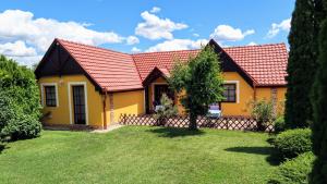 Magyar Apartmanházak I-III.