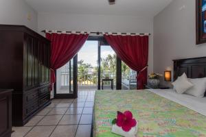 Phòng Superior Có Giường Cỡ Queen Với Tầm Nhìn Ra Hồ Bơi Và Vườn (Queen Superior Garden and Pool View)