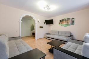 Apartament Three bedroom apartment near the metro station Kamennaya Gorka and shopping centre ALMI Mińsk Białoruś