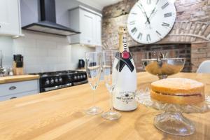 Holiday Home room in Luxury Listed Townhouse in City Centre