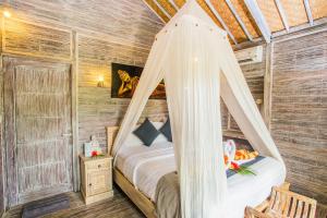 The Syron Huts Lembongan