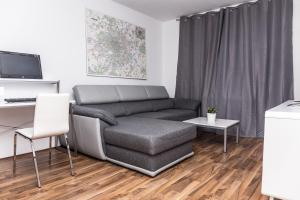 Vikendica Family House with Parking Prag Če&scaron;ka