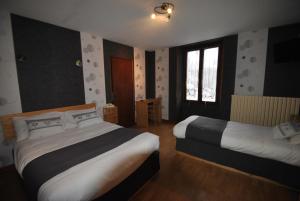 Hotels Auberge du Herisson : Chambre Triple