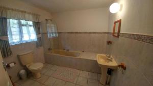 Oaktree Lodge Guest House