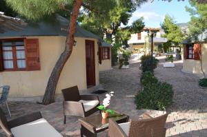 Chrissa Camping Rooms & Bungalows Parnassos Greece