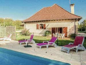 Villas Lovely House in Condat sur V z re with Private Swimming Pool : Villa 3 Chambres