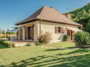 Villas Lovely House in Condat sur V z re with Private Swimming Pool : photos des chambres