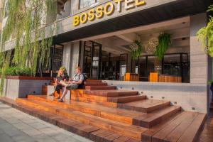 Bossotel hotel, 
Chiang Mai, Thailand.
The photo picture quality can be
variable. We apologize if the
quality is of an unacceptable
level.