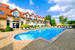 Alcest z widokiem na morze, basenem,