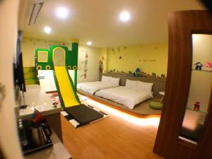 Phòng gia đình với phòng tắm riêng. (Family Room with Private Bathroom)