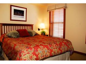 Deluxe Two-Bedroom Condo room in Seneca - Snowshoe