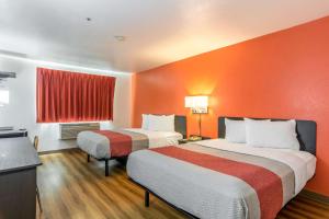 Queen Room with Two Queen Beds - Non-Smoking room in Motel 6-Barkeyville PA