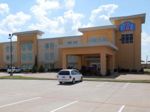 Motel 6-Joshua, TX