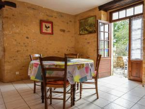 Maisons de vacances Heavenly holiday home with swimming pool and large garden : photos des chambres