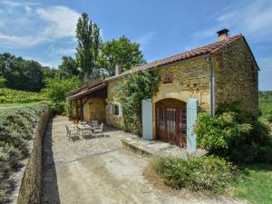 Maisons de vacances lovely holiday home in Loubejac with private pool : photos des chambres