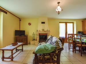 Maisons de vacances Rurally located holiday home with magnificent view close to Cazals : photos des chambres