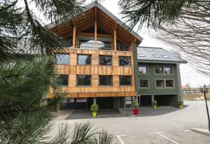 Hotel LES CABANES De La Maison Rouge Barberaz Frankreich