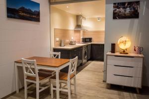 Domaine des Ecuries - Appartements meubles a Talloires : photos des chambres