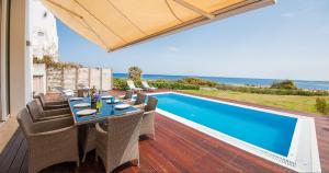 Luxury Bay View Villa 20 Right On Τhe Beach