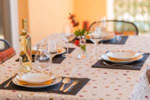 Poolside apartment house Nina