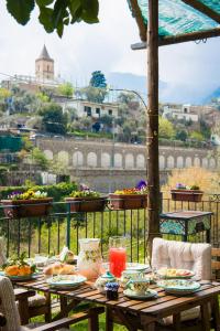 Villa Laura amazing breakfast,private outdoor hot tub, Positano experience