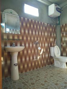 Giường Đơn Trong Phòng Nghỉ Tập Thể Cho Cả Nam Và Nữ (Single Bed in Mixed Dormitory Room)