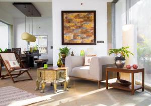 El House by StayVista - Unwind in a Villa with Pool and Lush Lawn