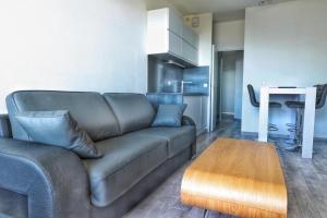 Apartment hotel Luxe vue mer à 100 mètres des plages étage 8