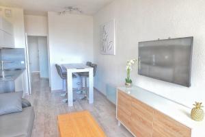 Appartements Apartment hotel Luxe vue mer a 100 metres des plages etage 8 : photos des chambres