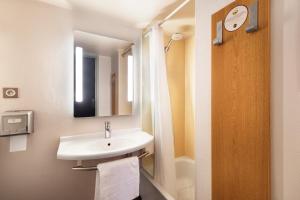 Hotels B&B HOTEL Lyon St Priest : photos des chambres