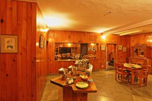 Cedar Lodge By Aahma