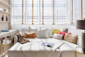HoHomes - Centric Design Apartment