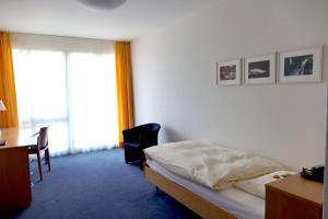Single Room with Private Bathroom and Lake View room in Hotel und Seminarhaus Ländli