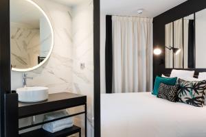 Hotels Laz' Hotel Spa Urbain Paris : Chambre Double Familiale