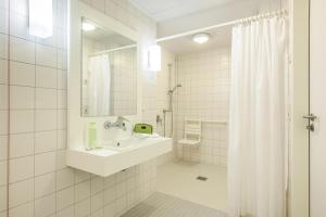 Twin Room - Disability Access room in ibis budget Berlin Alexanderplatz