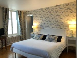 B&B / Chambres d'hotes Enclos de l'Eveche : photos des chambres