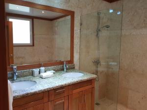 Luxury Oceanview Condo 2 BR2.5 BA