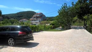 Apartments with a parking space Supetarska Draga Donja Rab 5060