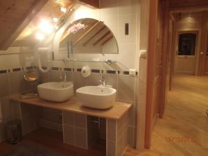 Chalets Le Chalet du Pont des Fees - Sauna & SPA : photos des chambres