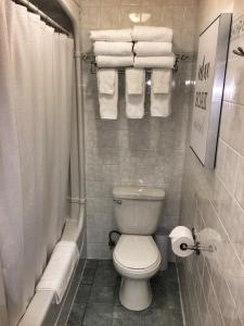 1-Bedroom Cozy Suite #23 by Amazing Property Rentals