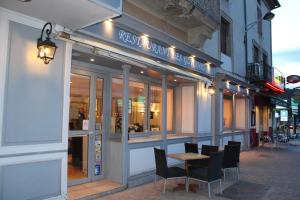 Hotels Les Glycines : photos des chambres