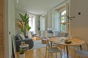 Update Urban Chic Flat in 19th Century Building 2 Bedrooms & 2 Bathrooms & AC Central Alfama District - Hôtels 4 étoiles à Lisbonne