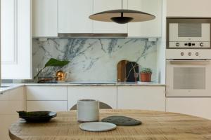 Update Urban Chic Flat in 19th Century Building 2 Bedrooms & 2 Bathrooms & AC Central Alfama District