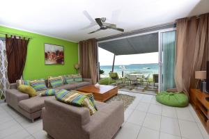 Turquoise Bay Beach Apartments Trou dEau Douce