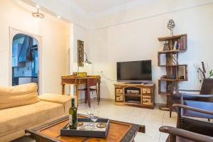 Family House next to Acropolis