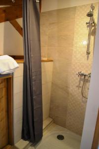 B&B / Chambres d'hotes Les Terrasses De Bessou : Chambre Double ou Lits Jumeaux avec Douche