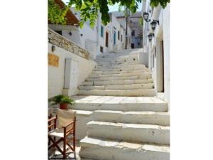 apeiranthos traditional stone house Naxos Greece